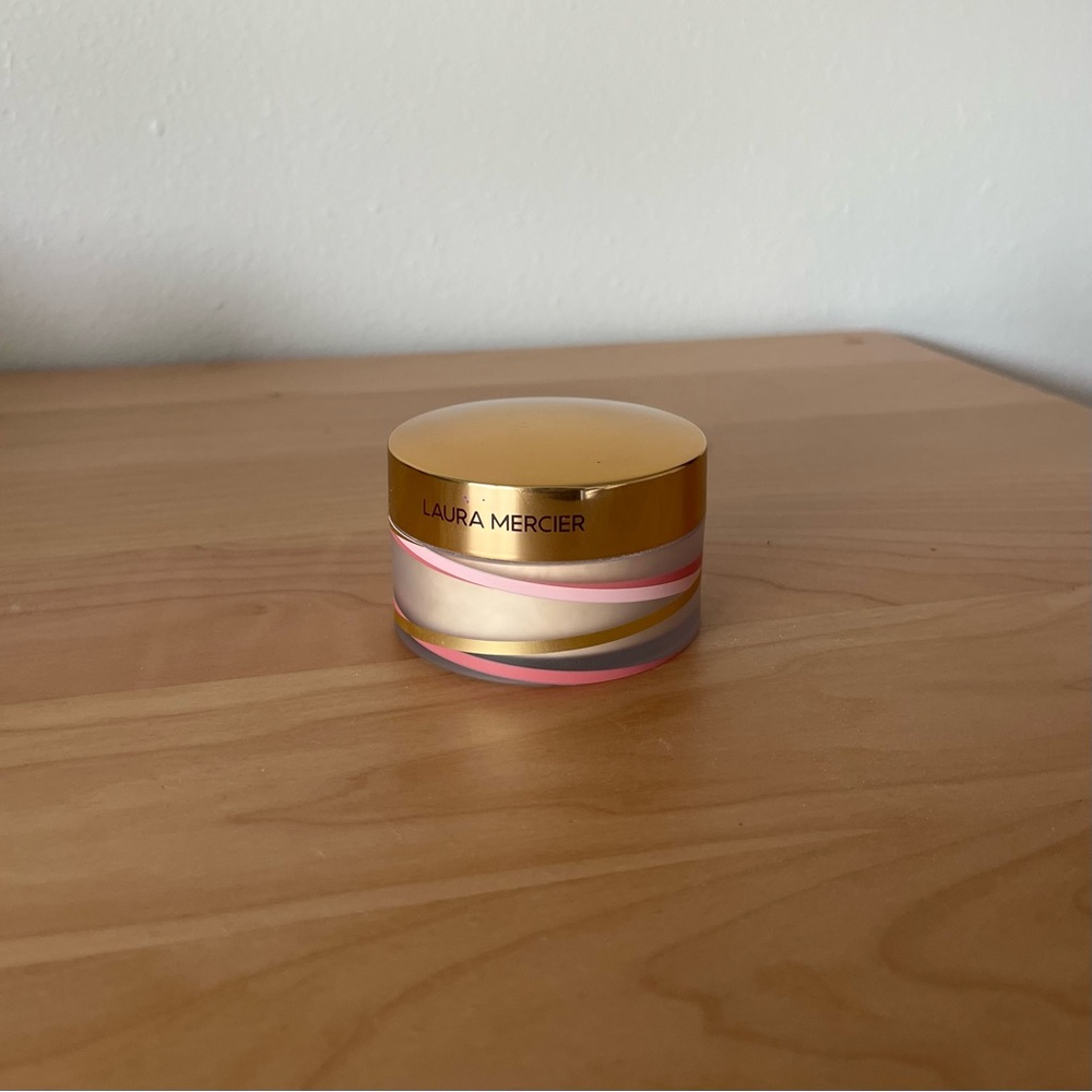 Laura Mercier Translucent Setting Powder - Picture 8 of 13